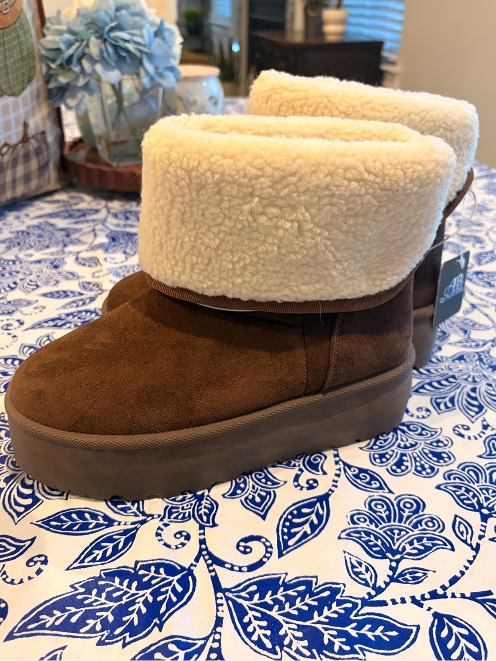 NWT Alexis Bendel Women’s size 6 Ankle Boots